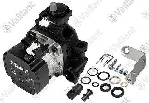 Vaillant Hocheffizienzpumpe mit verschiedenen Zubehörteilen, einschließlich Schläuchen, O-Ringen und Montageschrauben auf hellem Hintergrund.